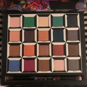 Urban Decay Alice Through Looking Glass Palette
